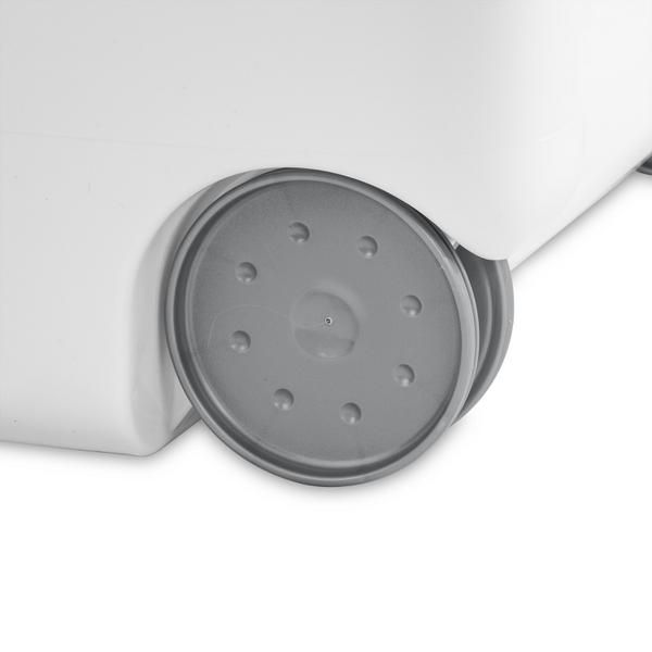 Sterilite-Ultra-Wheeled-Hamper-4