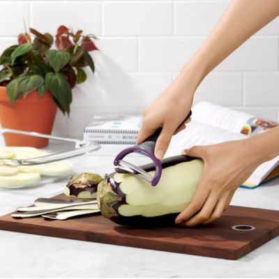 OXO-Peeler-Large-Vegetables-3