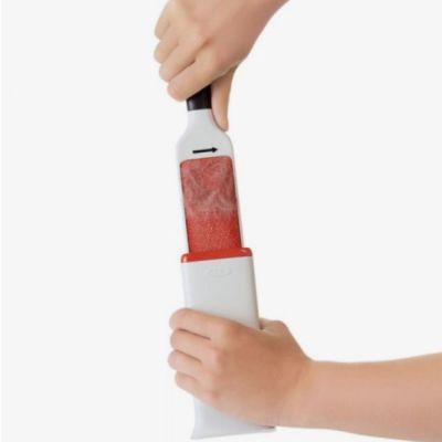 OXO-Furlifter-Garment-Brush-2