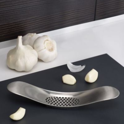 Joseph-Joseph-Rocker-Garlic-Crusher