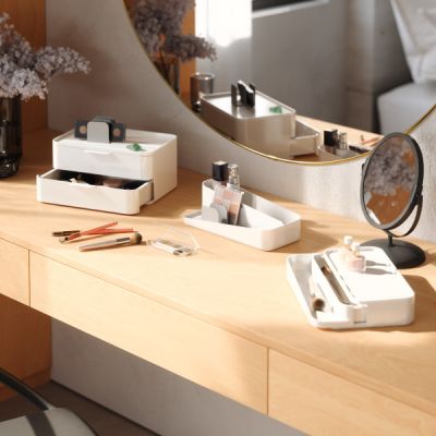 Umbra-Glam-Cosmetics-Organizer-6