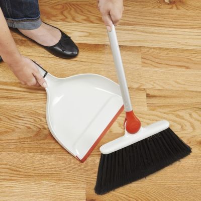 OXO-Any-Angle-Broom-1