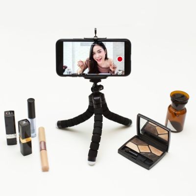 Kikkerland-Smartphone-Tripod-2