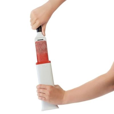 OXO-FurLifter-Furniture-Brush-3