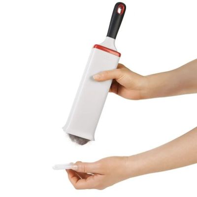 OXO-FurLifter-Furniture-Brush-4