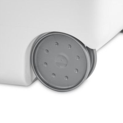 Sterilite-Ultra-Wheeled-Hamper-4