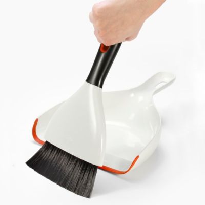OXO-Dust-Pan-and-Brush-Set-1