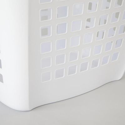 Sterilite-Ultra-Easy-Carry-Laundry-Basket-3