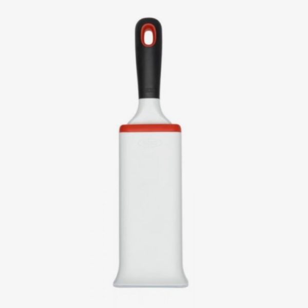 OXO-Furlifter-Garment-Brush-3