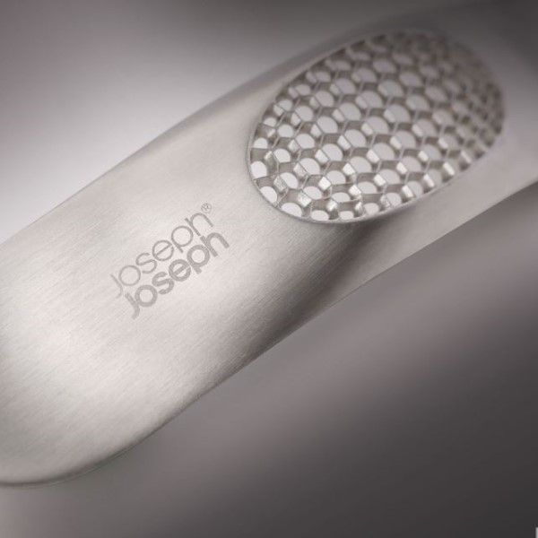 Joseph-Joseph-Rocker-Garlic-Crusher-4