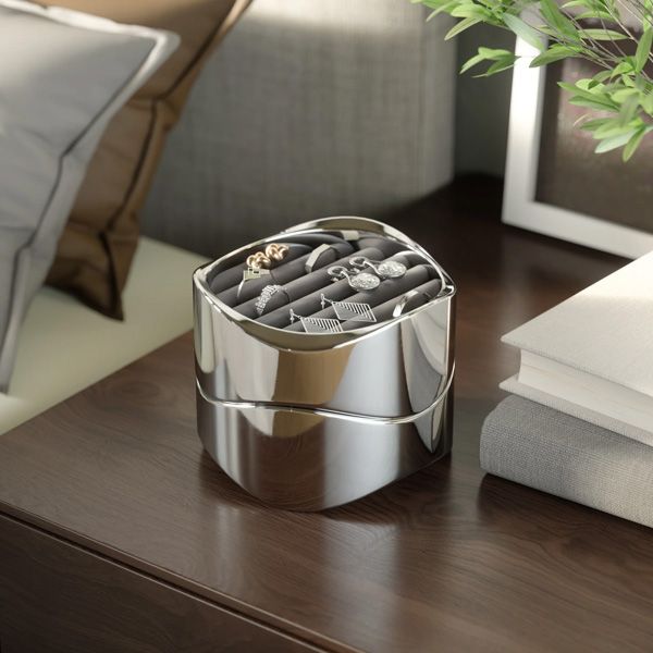 Umbra-Wavy-Jewelry-Organizer