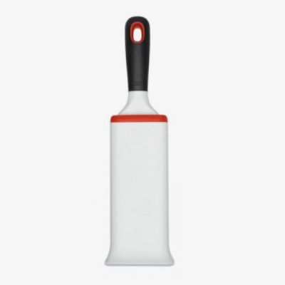 OXO-Furlifter-Garment-Brush-3