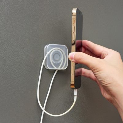 Kikkerland-Nano-Tape-Phone-Holder-3