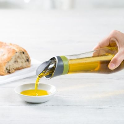 Trudeau-Automatic-Oil-Bottle
